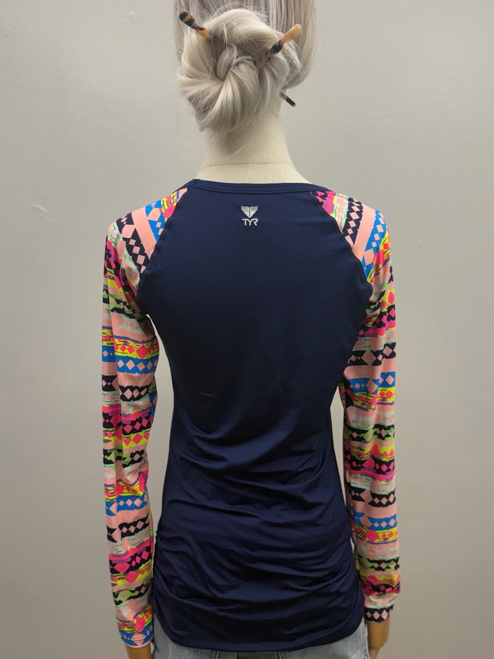TYR Long Sleeve Rash Guard Swim Top Navy Multicolor Print Girls L 10/12 Women SM - Picture 7 of 12